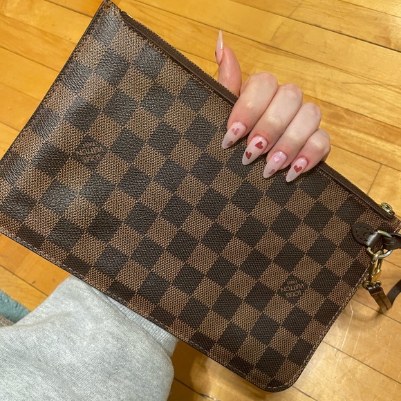 Louis Vuitton pouch - Picture 1 of 7